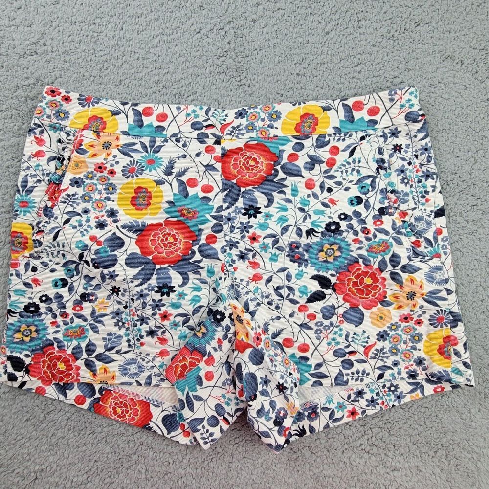 LOFT Womens Floral Ruffle Pocket Shorts-Size 8-4" inseam Side Zip